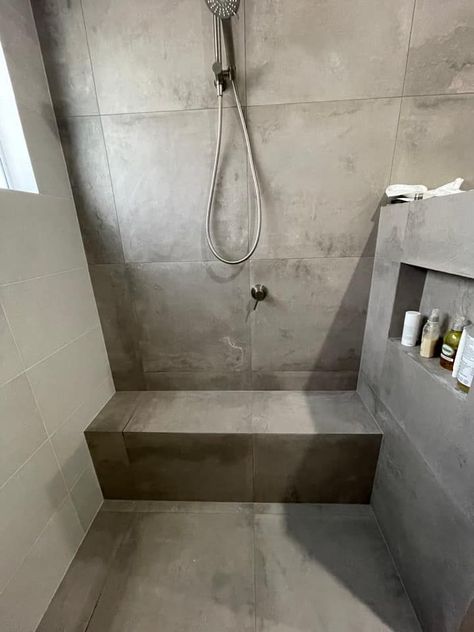 Shower Bench Built In, Separating Wall, Built In Shower Seat, Concrete Shower, Tile Walk In Shower, Wet Room Shower, Bathroom Design Layout, Concrete Bathroom, Shower Seat