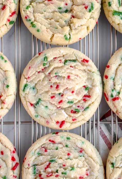 Sprinkle Sugar Cookies, Christmas Cookie Boxes, Christmas Cookie Box, Christmas Baking Recipes, Holiday Sprinkles, Messy Kitchen, Sprinkle Cookies, Christmas Food Desserts, Xmas Cookies