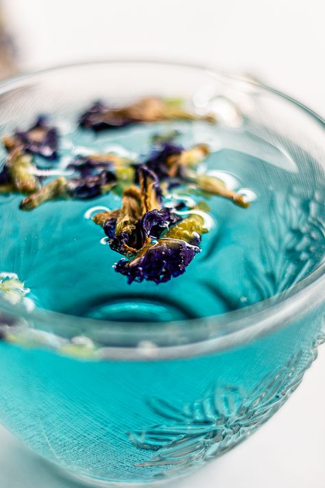 blue tea in a glass made with butterfly pea flowers Blue Pea Recipe, Aparajita Flower, Blue Pea Tea, Butterfly Pea Flowers, Blue Drink, Butterfly Pea Tea, Butterfly Pea Flower Tea, Drink At Home, Mushroom Tea