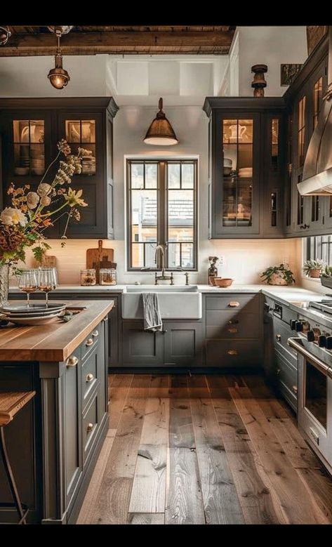 Rustic Kitchen Theme Ideas, Small Farmhouse Modern Kitchen, Kitchen Design Neutral Colors, Kitchen Floor Tiles Ideas Farmhouse, Charcoal Grey Kitchen Cabinets Farmhouse, Kitchen Reno Ideas Farmhouse, Kitchen Cabinet Color Ideas Gray Floor, Gray Wood Cabinets Kitchen, Kitchen Ideas For Cabin