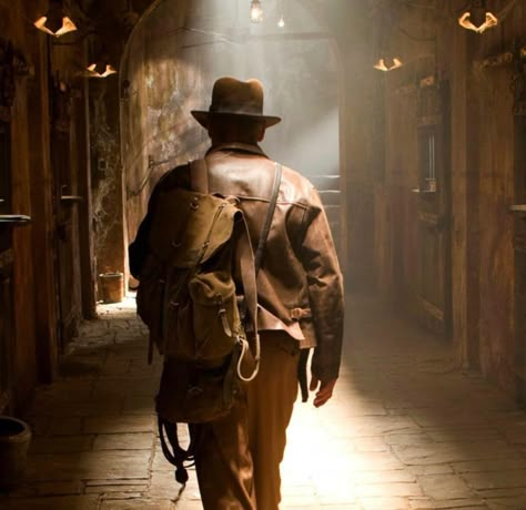 Archeologist Aesthetic Men, Indian Jones Aesthetic, Explorer Outfit Aesthetic, Vintage Adventure Aesthetic, Indiana Jones Aesthetic Outfit, Treasure Hunter Aesthetic, Expedition Aesthetic, Archaeologist Aesthetic, Indiana Jones Aesthetic