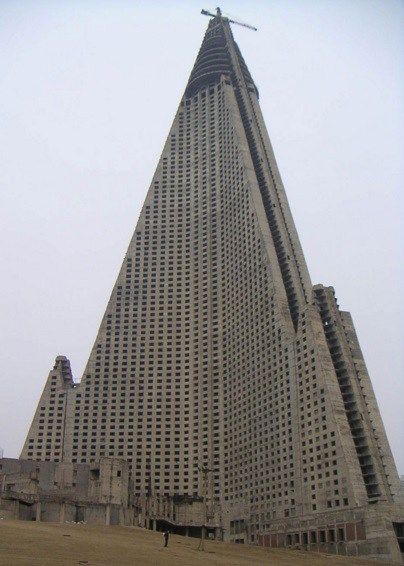 Top 10 Best Examples of Brutalist Architecture Ryugyong Hotel, Hashima Island, Architecture Cool, Brutalism Architecture, Unusual Buildings, Abandoned Mansions, Abandoned House, Interesting Buildings, Amazing Buildings