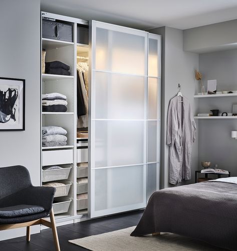 PAX / SVARTISDAL Schrankkombination - weiß weiß/Papiereffekt - IKEA Österreich Closet Wall Ideas, Dressing Pax, Pax Planner, Armoire Pax, Pax System, Ikea Pax Wardrobe, Pax Wardrobe, Closet Layout, Wardrobe Design Bedroom