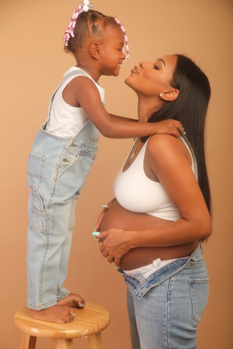 Mom And Me Maternity Shoot, Maternity Shoot Hairstyles Black Women, Pregnancy Photoshoot With Daughter, Mommy And Daughter Maternity Shoot, Mother Daughter Maternity Shoot, Pregnancy Pictures With Toddler, Mother And Daughter Maternity Shoot, Pregnancy Shoot Black Women, Mom And Daughter Maternity Shoot