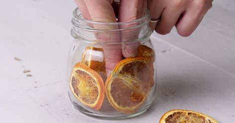 Dried Citrus Crafts, Dried Fruit Candles Diy, Diy Candles With Dried Fruit, Diy Dried Citrus, Candle Wax Crafts, Citrus Candle Diy, Floating Candle Decorations, Potpourri Stovetop, Orange Peel Candle