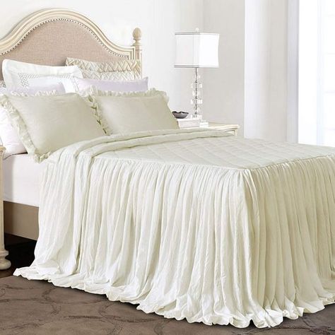 PRICES MAY VARY. Face/Back/Filler is 100% polyester :Ultra Soft Cozy Lightweight ruffle/ruffled bedspreads ideal for all seasons. Long Drop Shabby Farmhouse Bedspread with Split Corners:Queen's House lightweight ruffle skirt bedspread is the perfect addition to your Farmhouse or Shabby Victorian style bedroom decor. Ultra Soft Cozy Washed Processed Material:QSH shabby vintage chic queen bedspreads material is very soft as baby's skin because of special Stone-washed craft and drapes perfectly. Th Ruffle Bedspread, Skirt Traditional, White Bedspread, Lace Bedspread, Color Minimalist, Big Girl Bedrooms, Queen Bedspread, Estilo Shabby Chic, Chic Bedding