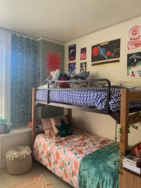 Bunk Bed Aesthetic, Dorm Bunk Beds, Bunk Bed Decor, Dorm Room Inspo, Dorm Room Layouts, Cozy Dorm Room, College Dorm Room Essentials, Dorm Furniture, College Dorm Room Decor