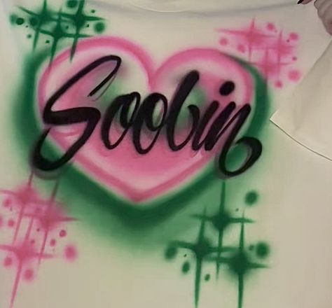 Airbrush Tee Aesthetic, Airbrush Shirt Outfit, Airbrush Art Shirt, Airbrush Tshirt Ideas, Spray Paint Shirt Ideas, Airbrush Shirt Ideas, Air Brush Shirts, Airbrushed Tshirt, Airbrushed Shirts