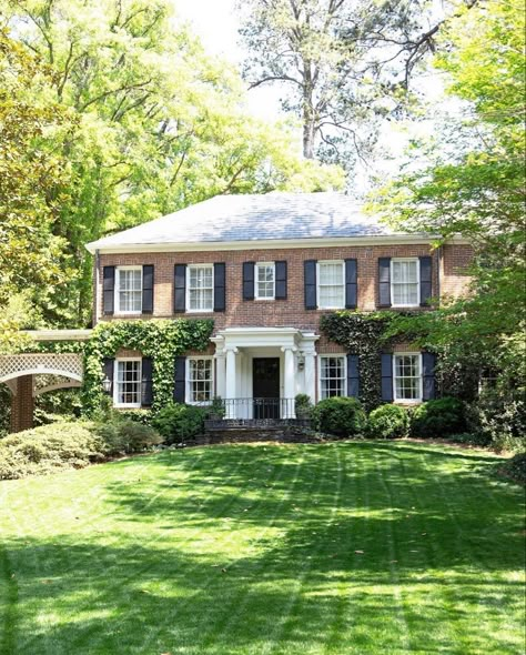 Colonial House Exteriors, Paris Culture, Suburban House, Red Brick House, Brick Exterior House, Georgian Homes, Casa Exterior, Front House Landscaping, House Landscape