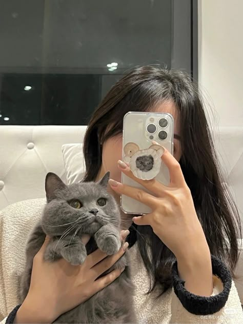 Korean Photo, Instagram Profile Picture Ideas, Cat Selfie, Mirror Selfie Poses, Best Poses For Pictures, Mirror Pic, Cute Selfies Poses, Cute Poses, Pretty Selfies