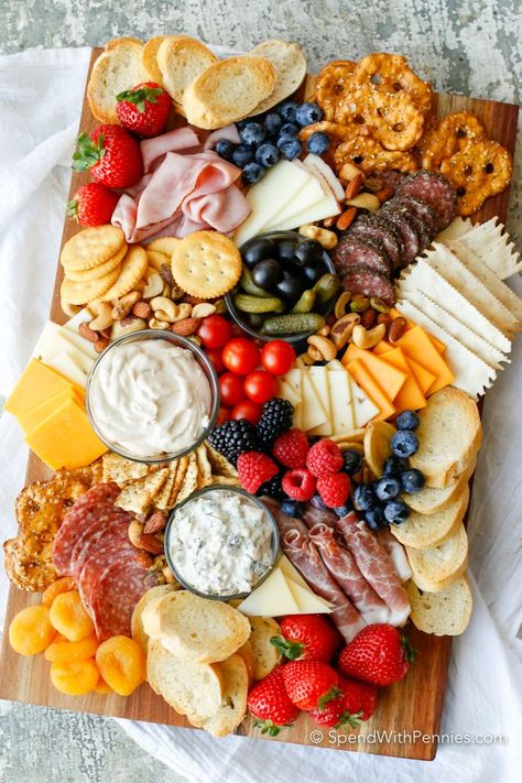 Learn how to make a Charcuterie board for a simple no-fuss party snack! A meat and cheese board with simple everyday ingredients is an easy appetizer! New Year's Eve Appetizers, Christmas Charcuterie, Baked Goat Cheese, A Charcuterie Board, Charcuterie Inspiration, Charcuterie Platter, Party Appetizers Easy, Party Food Platters, Charcuterie And Cheese Board