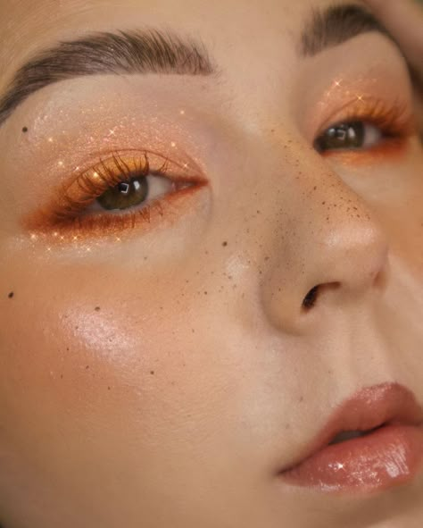 Kawaii Fall Makeup, Euphoria Makeup Orange, Fawn Fairy Makeup, Orange Makeup Blue Eyes, Orange Glitter Eye Makeup, Simple Orange Eye Makeup, Fall Fairy Makeup Autumn, Orange Makeup Brown Eyes, Orange Makeup Looks Halloween