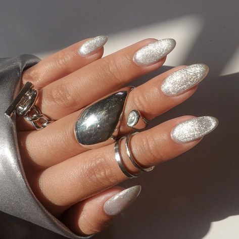 OPI on Instagram: “Loving @glosshouse's out-of-this-world platinum mani that's absolutely ✨mesmerizing✨. Shade: Platinum Eclipse #OPIObsessed…” Classy Black Nails, Cosmetic Inspiration, Velvet Nails, Nail Shimmer, White Nail Designs, I Dare You, My Future, Nail Spa, Art Styles