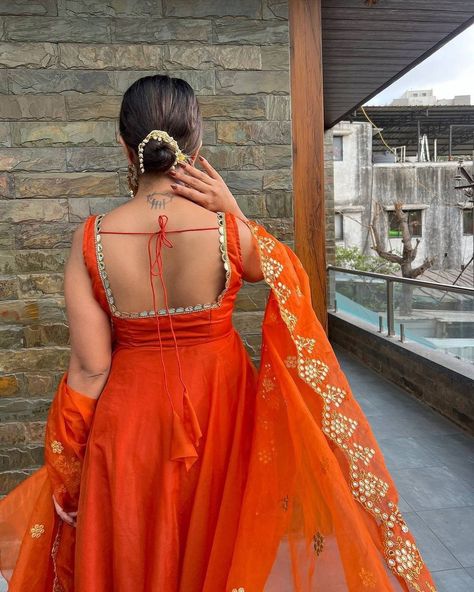 Back Anarkali Design, Orange Anarkali Suits, Orange Kurti Design, Anarkali Aesthetic, Orange Anarkali Dress, Orange Salwar Suit, Orange Indian Outfit, Anarkali Suit Design, Straight Kurti Designs