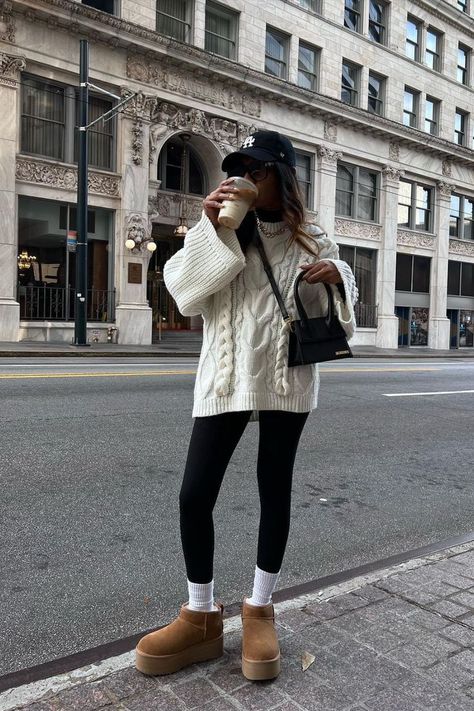 How to style your Uggs. Check out these cute, cozy and stylish ugg outfits. Cute casual outfit ideas for winter. Leggings Outfits, Right Now, Outfit Ideas, Leggings, Boots