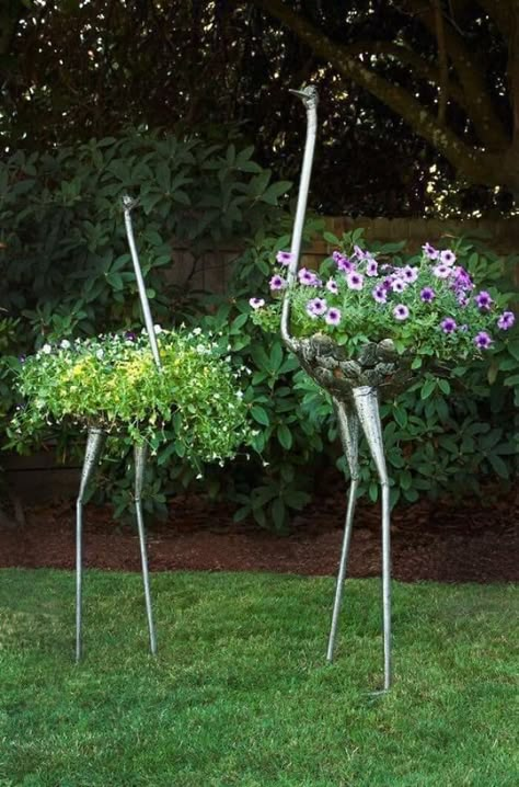 Moderne Have, Metal Garden Art, Garden Art Sculptures Diy, Creative Gardening, Garden Art Sculptures, Garden Art Diy, Garden Stuff, Recycled Metal, Diy Garden Decor