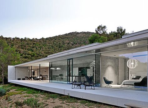 Houses In France, Concrete Houses, Glass Walls, Concrete House, House With Porch, Minimalist Architecture, A Hill, Glass House, Residential Architecture