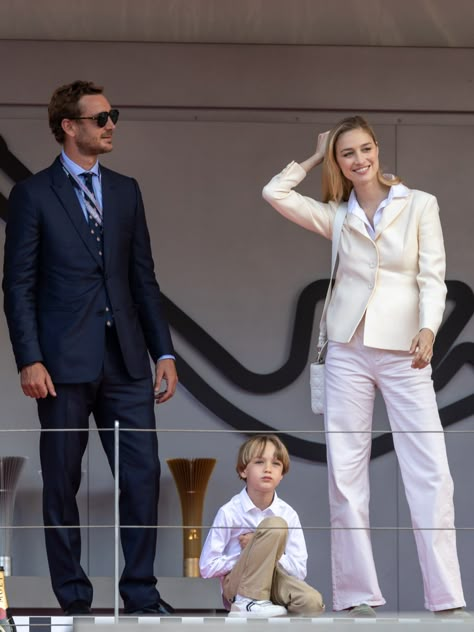 Rich Mom Energy, Beatrice Casiraghi, Rich Mom, Blazer Outfits Men, Beatrice Borromeo, 5 September, Wealthy Women, Practice Outfits, Easy Outfit