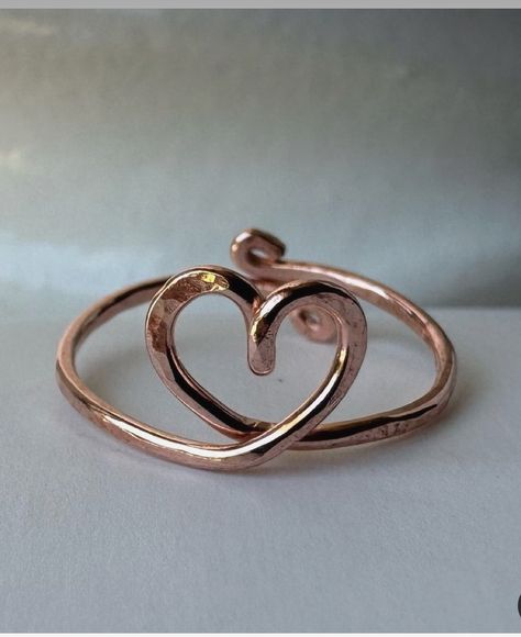 Wire Wrapped Jewelry Rings, Handmade Rings Wire, Copper Jewelry Diy, Copper Wire Crafts, Pinkie Ring, Diy Wire Jewelry Rings, Wire Jewelry Patterns, Dope Jewelry Accessories, Wire Jewelry Rings