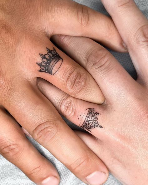 30 Crown Tattoo Ideas to Let the World Know You're Pure Royalty | Get inspired by these creative crown tattoos fit for kings and queens! Lifestyle Finger Tattoos Matching, Crown Finger Tattoo, Queen Crown Tattoo, Small Crown Tattoo, Crown Tattoos, Tattoos Matching, Cute Finger Tattoos, Piece Tattoo, Lotus Tattoo Design