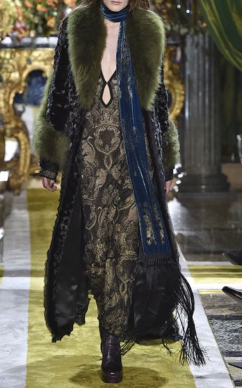 Roberto Cavalli Look 47 on Moda Operandi Look Gatsby, Look Boho Chic, Mode Boho, Zoe Kravitz, Mode Inspo, Winter Mode, Estilo Boho, Mode Vintage, Mode Inspiration