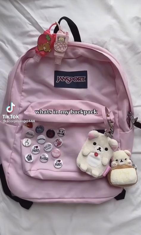 Mochila Kpop, What's In My Backpack, Pretty School Supplies, Backpack Ideas, School Bag Essentials, Backpack Essentials, Inside My Bag, Purse Essentials, Handbag Essentials