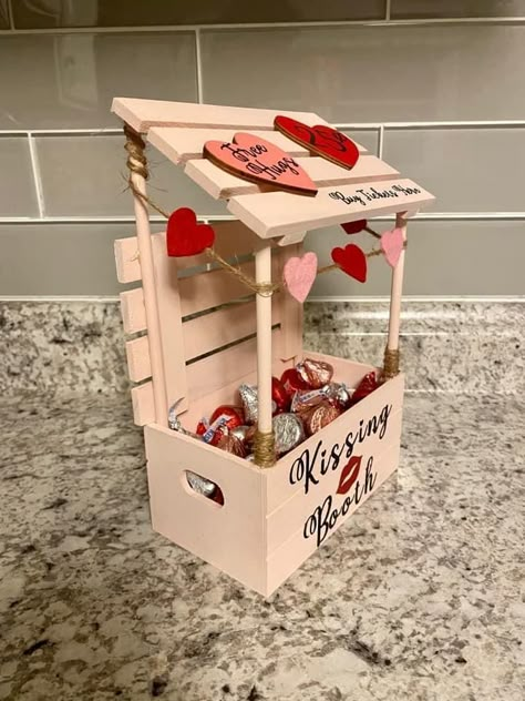 Romantic Valentines Day Ideas, Diy Valentine's Day Decorations, Valentine Day Boxes, Diy Valentines Decorations, Valentine's Day Decorations, Diy Valentine's Day, Valentines Decorations, Diy Valentines Crafts