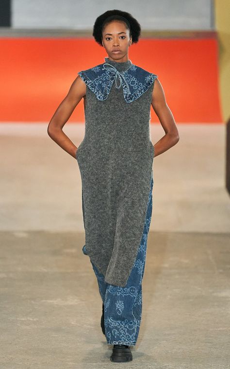 Outfits Dress Code Friendly, Ganni Copenhagen, Denim Collar, Spring Runway, 2020 Runway, Copenhagen Fashion, Copenhagen Style, Copenhagen Fashion Week, Fashion Styling