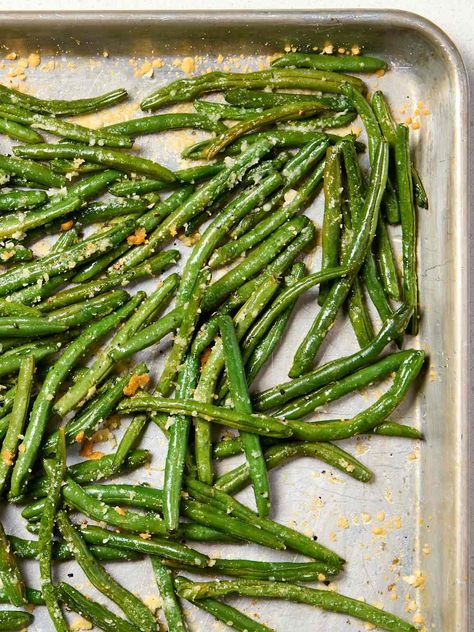 A baking sheet with roasted green beans Roasted Green Beans Thanksgiving, Crispy Baked Green Beans, Green Bean In Oven, Dilled Green Beans, Vegetable Side Dishes Green Beans, Broiled Green Beans, Easy Roasted Green Beans, Green Veggies Sides, Pf Chang’s Green Beans