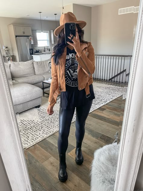 Leather Black Leggings Outfit, Leather Leggings Graphic Tee Outfit, Tan Aviator Jacket Outfit, Moto Leggings Outfit Winter, Faux Suede Jacket Outfit, Faux Leather Leggings Outfit With Boots, Fall Outfits With Black Boots, Shoes To Wear With Leather Leggings, Moto Jacket Outfit Winter