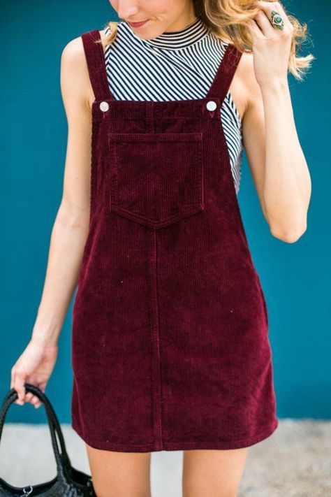 La robe de zara salopette robe velvet rouge cool idée tenue Style Salopette, Maxi Dress Outfit Fall, Dress Outfit Fall, Classy Fall Outfits, Corduroy Dungarees, Fashion Dresses Formal, Overall Outfit, Simple Fall Outfits, Maxi Dress Outfit