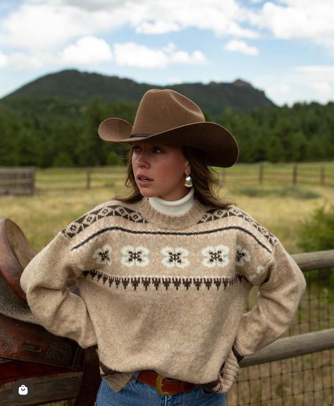 Vintage Country Aesthetic, Courtney Steeves, 90s J Crew, Country Fall Outfits, Farm Outfit, Western Chic Fashion, Cute Western Outfits, Fem Style, Western Americana