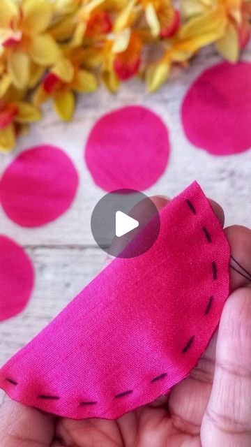 Shaily Quicky Crafts🌺 on Instagram: "Fabric Flowers 🌼   Diameter of the circle 8 cm" Fabric Yoyos How To Make, Yo Yo Crafts, Fabric Flowers Diy Easy, Yoyo Crafts, Small Crafts, Material Flowers, Yo Yos, Flower Drawing Design, Flower Circle