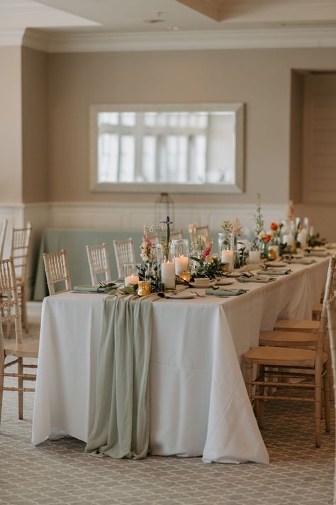 Gauze Table Runner Wedding, Sage Green Accents, Green Table Settings, Dining Table Candles, Chiffon Table Runner, Green Wedding Decorations, Bride Groom Table, Green Table Runner, Tafel Decor