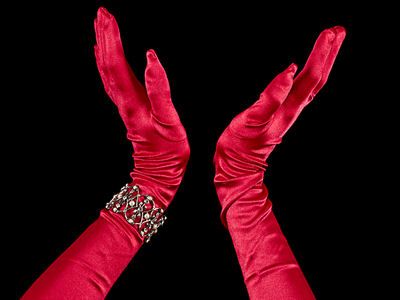 Dc Comics Aesthetic, Harley Quinn Dc Comics, Gloves Aesthetic, Silk Gloves, Crazy Ex Girlfriends, Red Pictures, Gentlemen Prefer Blondes, Red Gloves, Dance Fashion