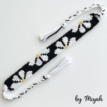 Friendship Bracelet Pattern With Beads, Alpha Bracelet Letters, Black And White Friendship Bracelet Pattern, Simple Alpha Bracelet Patterns, Beginner Alpha Bracelet Patterns, Matching Alpha Bracelets, Beginner Friendship Bracelet Patterns, Friendship Bracelet Patterns Beads, Alpha Patterns Bracelet Easy