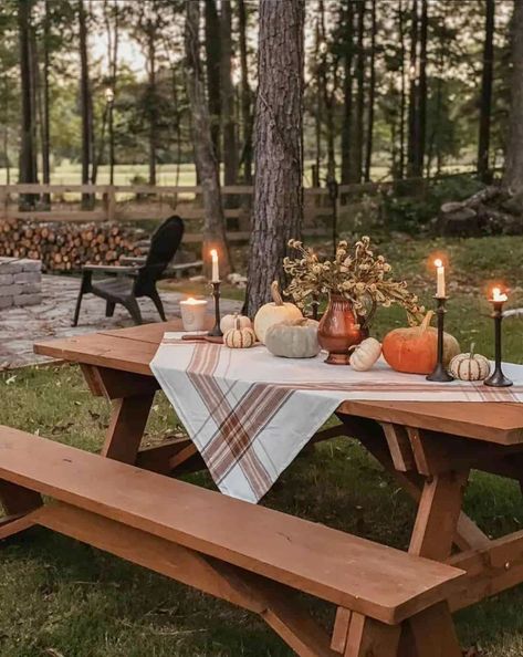 21 Of The Most Stunningly Beautiful Fall Table Setting Ideas Kitchen Table Fall Decor, Fall House, Tafel Decor, Harvest Party, Fall Table Settings, Interior Vintage, Fall Thanksgiving Decor, Fall Tablescapes, I Love Fall