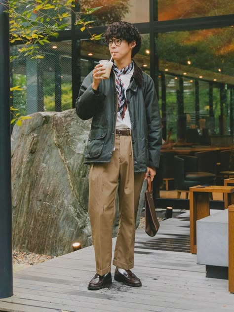 Artist Outfit Style Painter Men, Japanese Fall Fashion Men, Men’s Fashion Japan, Japanese Preppy Fashion Men, Photographer Style Outfits, Japanese Workwear Fashion Mens, Japanese Fashion Men Casual, Japan Americana Style, Japanese City Boy Style