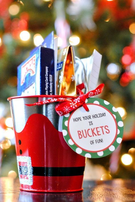 Buckets of Fun Christmas Gift Idea and Printable Tag - fill with cards, card game instructions and maybe some tiny booze bottle samples. Or popcorn and popcorn spices, etc. Easy Diy Christmas Gifts, Christmas Gifts For Coworkers, Easy Christmas Gifts, Navidad Diy, Work Gifts, Neighbor Gifts, Easy Christmas Diy, Christmas Gifts For Friends, Homemade Christmas Gifts