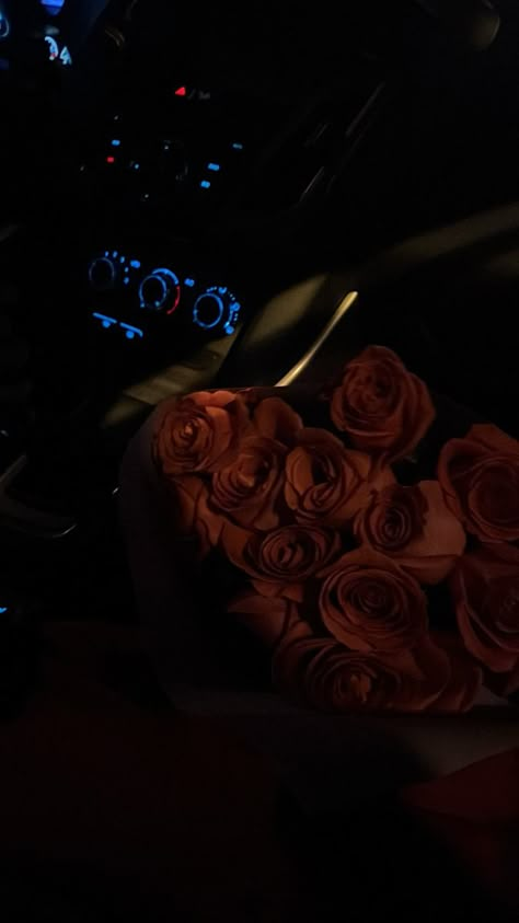 Flowers In Car Snapchat, Flowers Post Instagram, Flower Bouquet In Car, Flowers In Car Aesthetic, Flowers Fake Snap, Flowers At Night Aesthetic, Bouquet In Car, Flowers Fake Story, Flower In Car