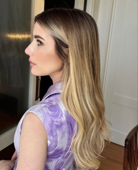 Emma Roberts Side Profile, Emma Roberts Hair, Dirty Blonde Hair, Blonde Hair Inspiration, Light Hair Color, Dirty Blonde, Blush Brush, Hair Inspiration Color, Emma Roberts