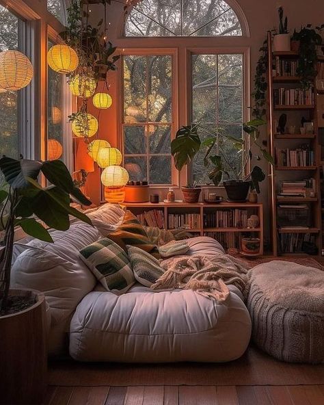 eclectic apartment Apartment Aesthetic Cozy Dark, Cozy Appartement Aesthetic, Brown Aesthetic Apartment, Cozy Maximalism Apartment, Dark Wood Apartment Decor, Eclectic Minimalist Apartment, Cozy Eclectic Apartment, Dark Wood Apartment, Bohemian Apartment Decor Ideas