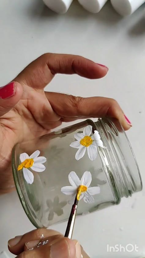 Painting Ideas For Bottles, Cute Jars Ideas, Diy Jars Painting Aesthetic, Glass Bottles Decoration Ideas, Painting A Glass Jar, Cute Jar Designs, Mason Jar Crafts Painted, Summer Mason Jar Ideas, Painted Candy Jars