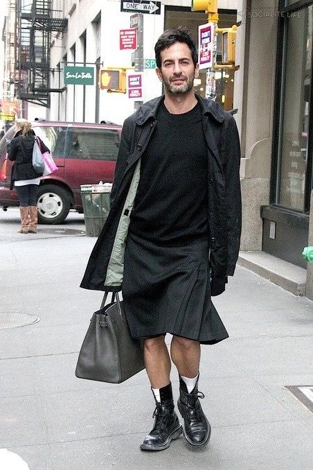 Marc Jacobs Androgynous Fashion Male, Male Skirt, Lgbtq Culture, Queer Outfits, Black Kilt, Men In Dresses, Boys In Skirts, Guys In Skirts, Fluid Fashion