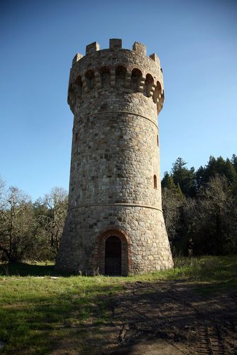 what makes a castle a castle Small Castles, Medieval Tower, Stone Tower, Castle Tower, Tower House, Castle Designs, Castle Ruins, Castle House, Fantasy Castle