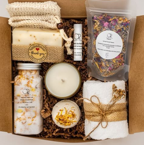 Organic Gift Box Ideas, Get Well Hamper Ideas, Pamper Box For Women, Pamper Set Gift Ideas, Gift Box Self Care, Bath Gift Box Ideas, Candle Soap Gift Box Ideas, Gift Boxes To Sell, Spa Gift Wrapping Ideas