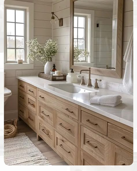 Eclectic Bathroom Ideas, Modern Farmhouse Bathroom Ideas, Organic Modern Bathroom, Farmhouse Bathroom Decor Ideas, Farmhouse Bathrooms, New Bathroom Designs, Garage Bathroom, Eclectic Bathroom, Bathroom Design Trends