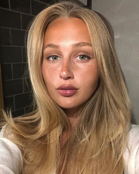 FILIPPA filippzorz MOULIER on Instagram: “🌻🌻🌻” Light Eyebrow Makeup, Eyebrows Blonde, Blonde Eyebrows, Waist Length Hair, Blond Girl, Pretty Makeup Looks, Smink Inspiration, Crazy Hair Days, Long Layered Hair