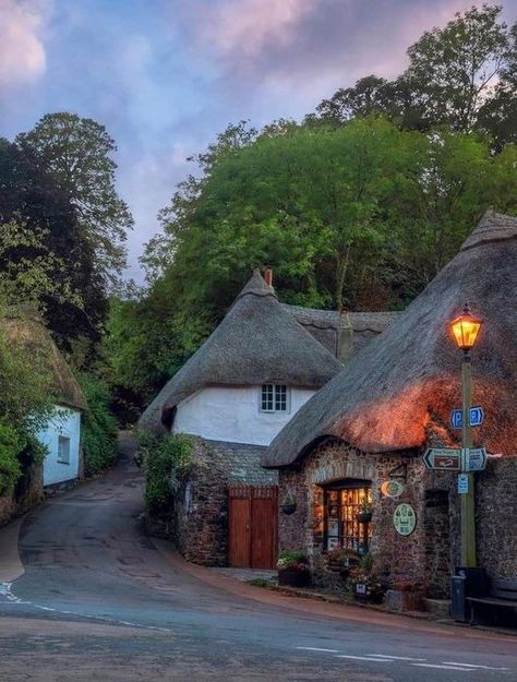 Country Living Uk, England Aesthetic, Cotswolds England, England Countryside, Countryside Cottage, Ancient Village, South Devon, English Village, English Cottage Garden