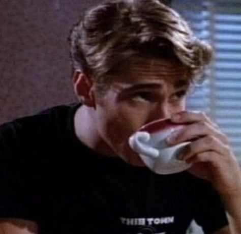 Beverly Hills 90210 Brandon, Brandon Walsh 90210, Men In 90s, Brandon Walsh, Jason Priestley, Beverly Hills 90210, Types Of Guys, Character Aesthetic, Brad Pitt